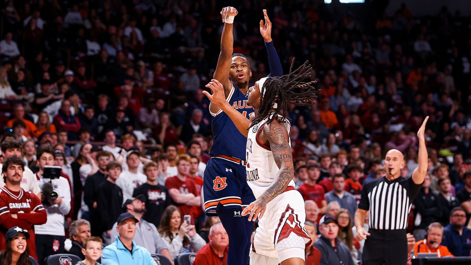 No. 2 Auburn wins at South Carolina, improves to 3-0 in SEC
